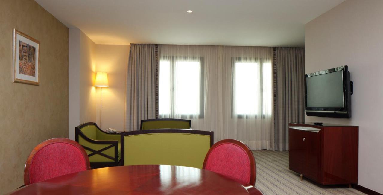 Holiday Inn Olaya By Ihg Riaad Buitenkant foto