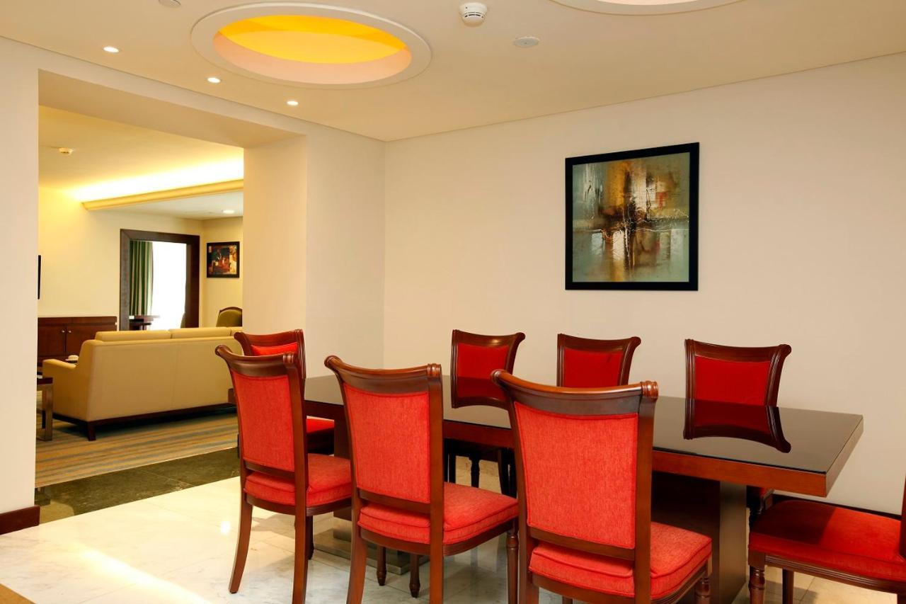 Holiday Inn Olaya By Ihg Riaad Buitenkant foto